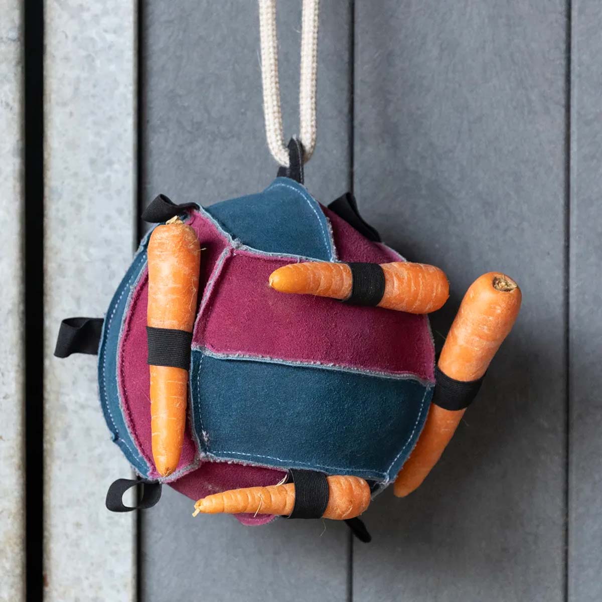 Hy&#x20;Equestrian&#x20;Stable&#x20;Toy&#x20;-&#x20;The&#x20;Food&#x20;Ball&#x20;Pink